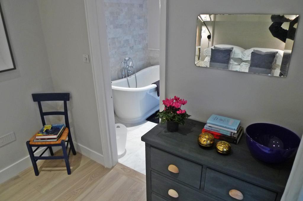 Sparkling Apartment In Kensington Olympia London Eksteriør billede